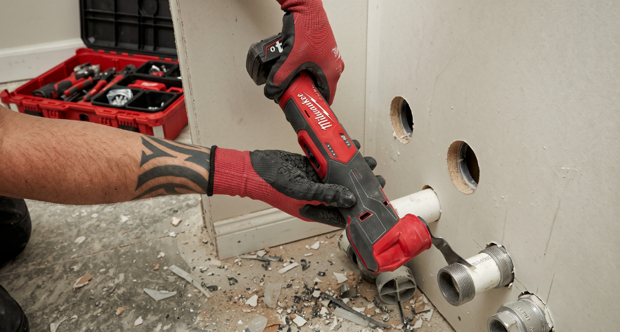 Ứng dụng máy cắt rung Milwaukee M12 FMT-0X trong thi công nội thất