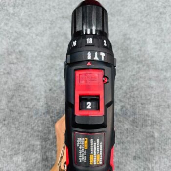 Máy khoan động lực M12 BPD-0 nhìn từ trên, thể hiện vòng chỉnh mô-men và công tắc chế độ