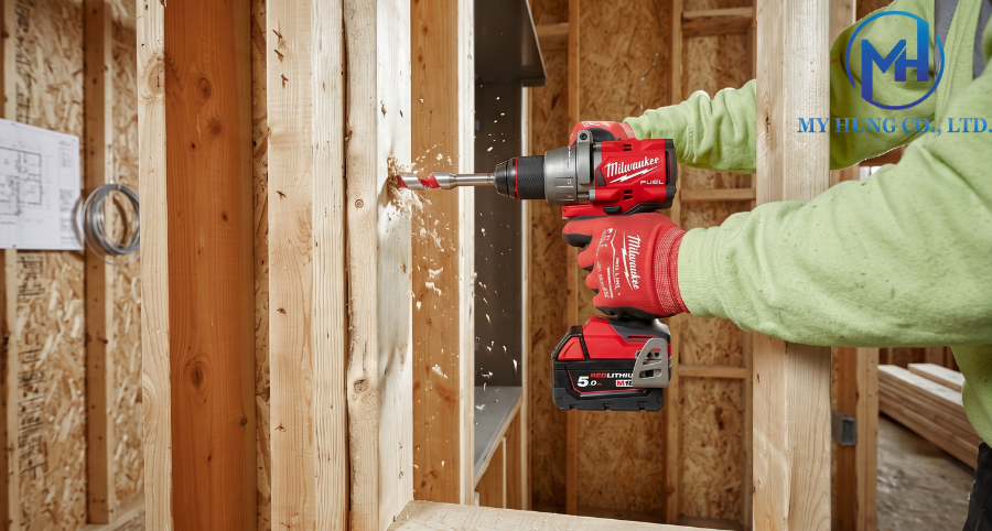 Ứng dụng máy khoan động lực Milwaukee M18 FPD3-0X trong thi công tải nặng