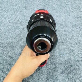 M12 BPD-0 nhìn trực diện vào mâm cặp kim loại tự siết 10 mm