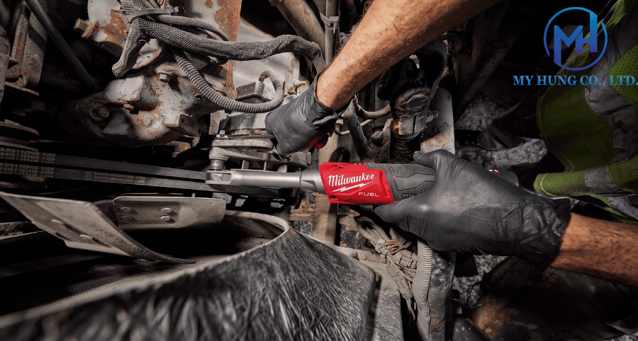 Máy siết bu lông góc Milwaukee M12 FPTR-0 thiết kế xuyên thấu thông minh