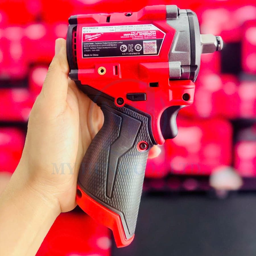 Trọng lượng Milwaukee M12 FIW2F12 chỉ với 0,99kg
