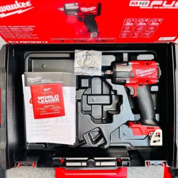 Bên trong HD Box M18 FMTIW2F12-0X0 gồm máy, sách hướng dẫn và vòng ma sát