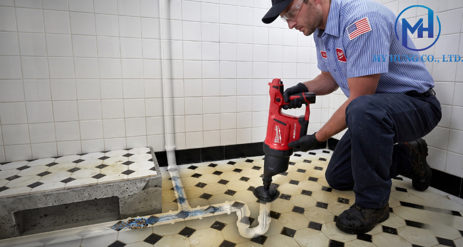 Ứng dụng máy thông tắc hơi Milwaukee M12 DCAG-0C (bare) trong thực tế sửa chữa