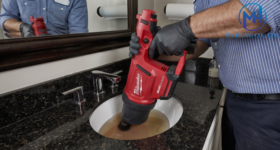 Máy thông tắc hơi Milwaukee M12 DCAG-0C thiết kế linh hoạt dùng pin 12V