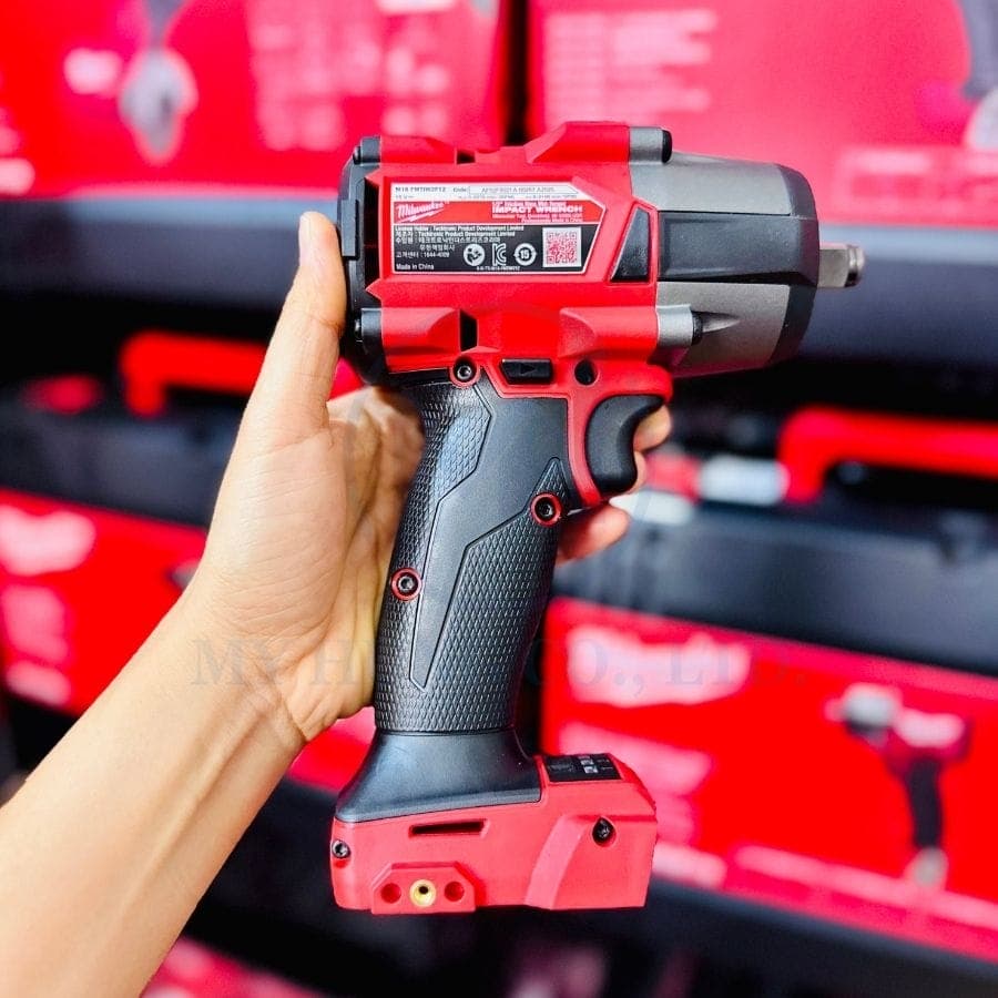 Máy siết bu lông Milwaukee M18 FMTIW2F12-0X0 FUEL™ ½ Mid-Torque