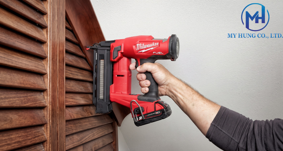 Ứng dụng máy bắn đinh Milwaukee M18 FN18GS trong thi công mộc nội thất