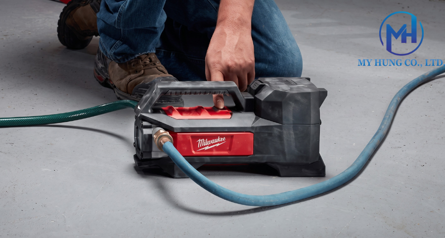 Ứng dụng máy bơm nước dùng pin Milwaukee M18 BTP-0 APJ trong cứu hộ ngập lụt