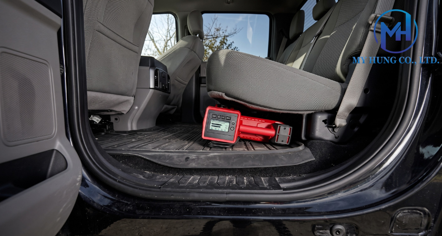 Ứng dụng máy bơm hơi Milwaukee M18 BI-0 trong cứu hộ lốp ô tô