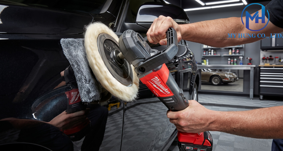 Ứng dụng máy đánh bóng Milwaukee M18 FAP180 trong chăm sóc xe hơi