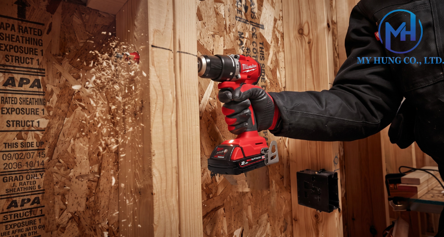 Ứng dụng máy khoan động lực milwaukee M18 BLPDRC-0C0 trong thi công