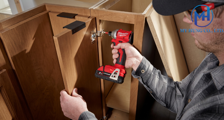 Ứng dụng máy vặn vít Milwaukee M18 BLIDR-0C0 trong thi công chật hẹp