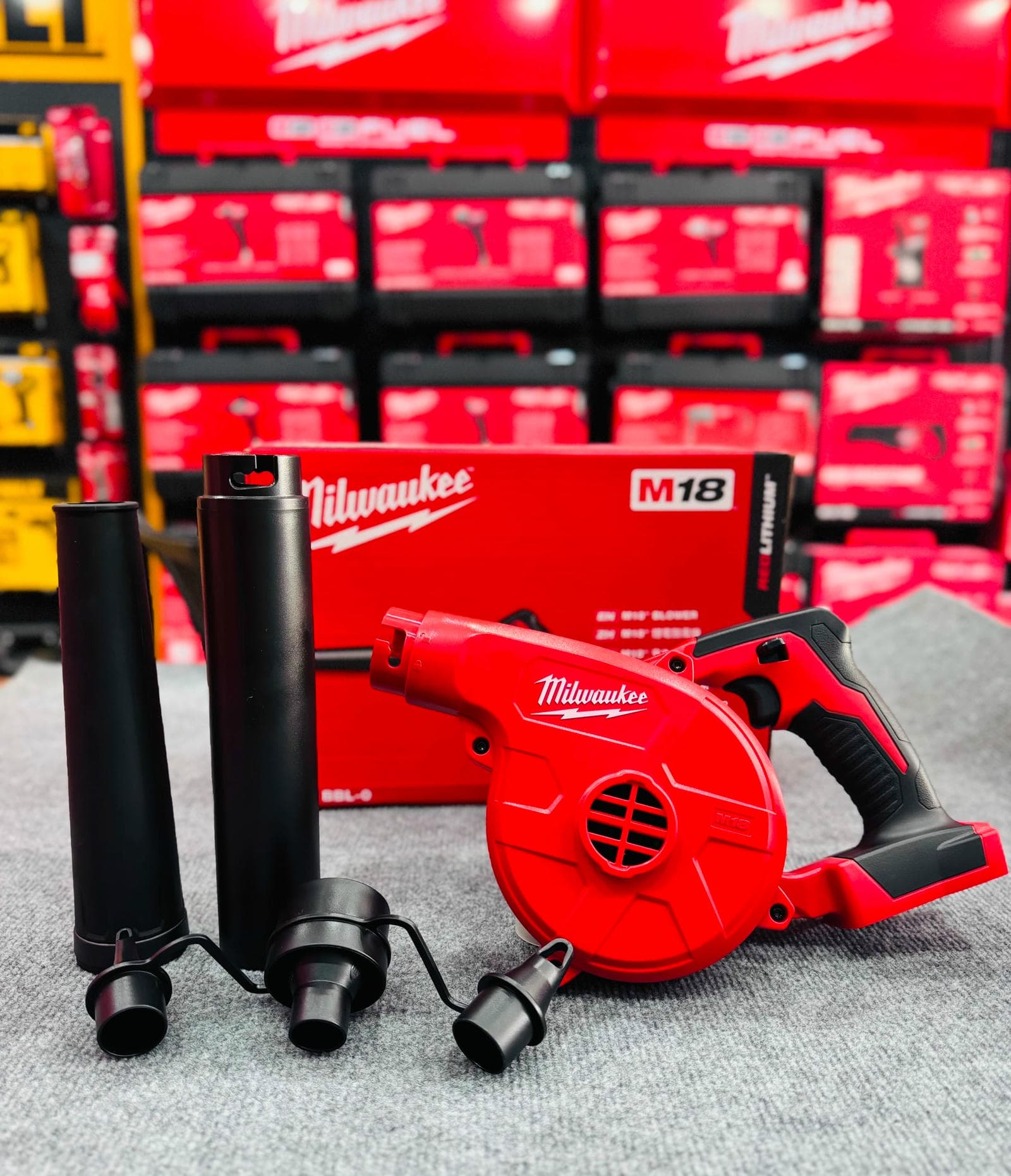 Máy thổi bụi dùng pin 18V Milwaukee M18 BBL-0