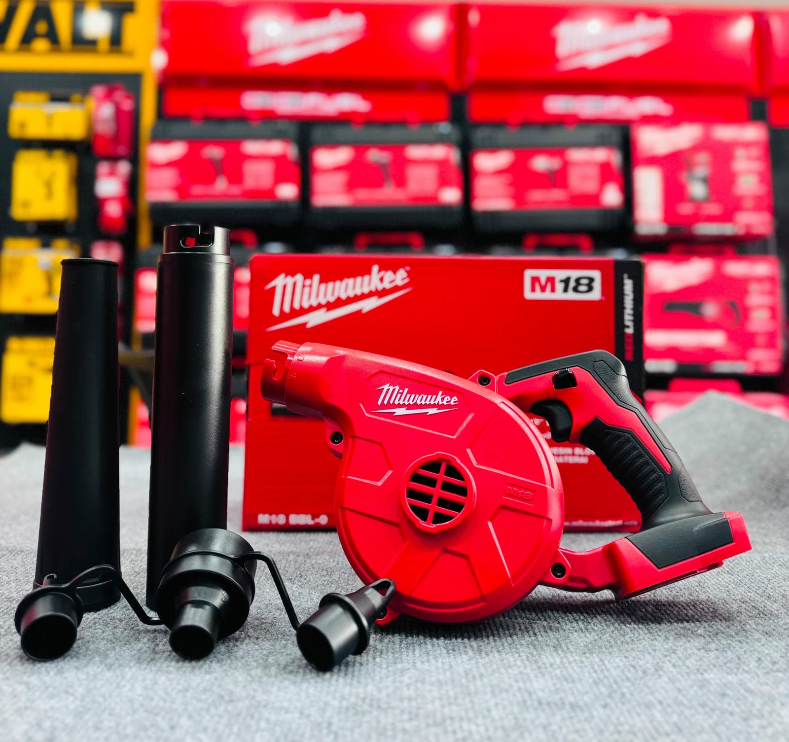 Máy thổi bụi dùng pin 18V Milwaukee M18 BBL-0
