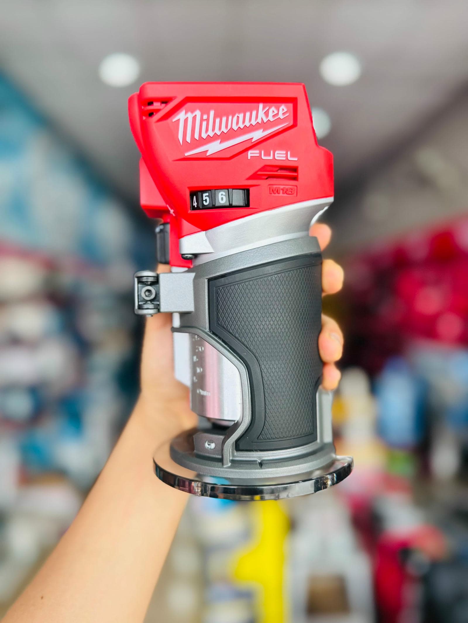 Máy phay dùng pin 18V Milwaukee M18 FTR-0X0