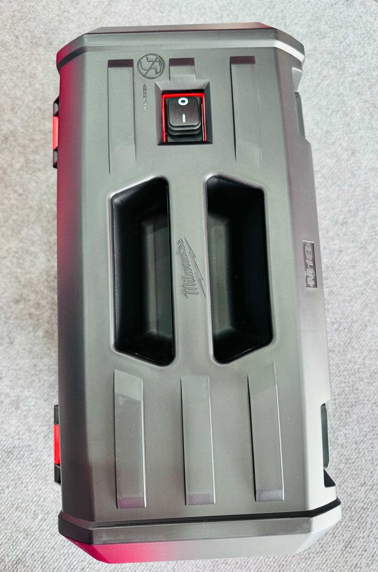 Máy hút bụi khô và ướt dùng pin 18V Milwaukee M18 VC-2-0