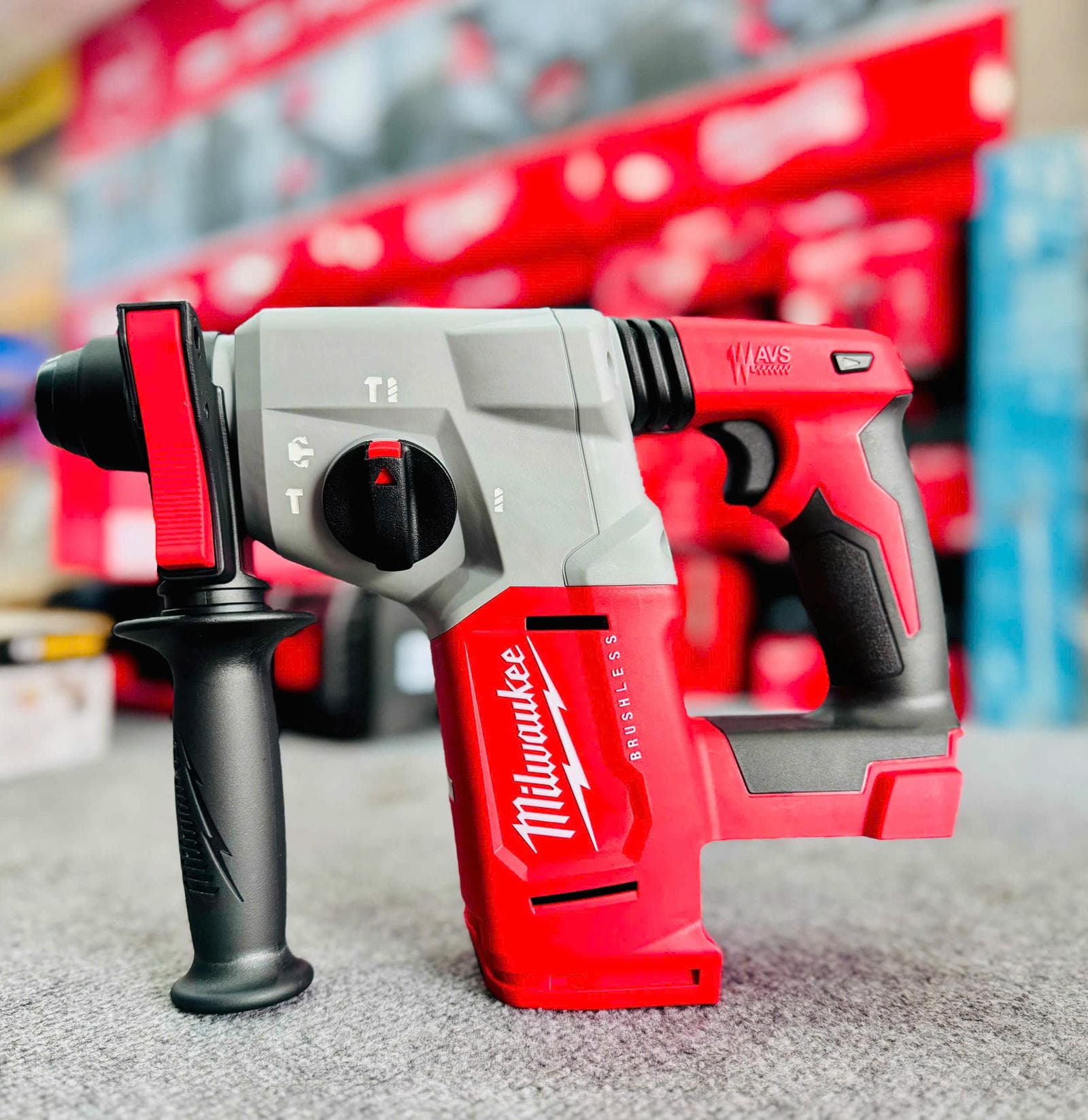Máy khoan bê tông dùng pin 18V Milwaukee M18 BLH