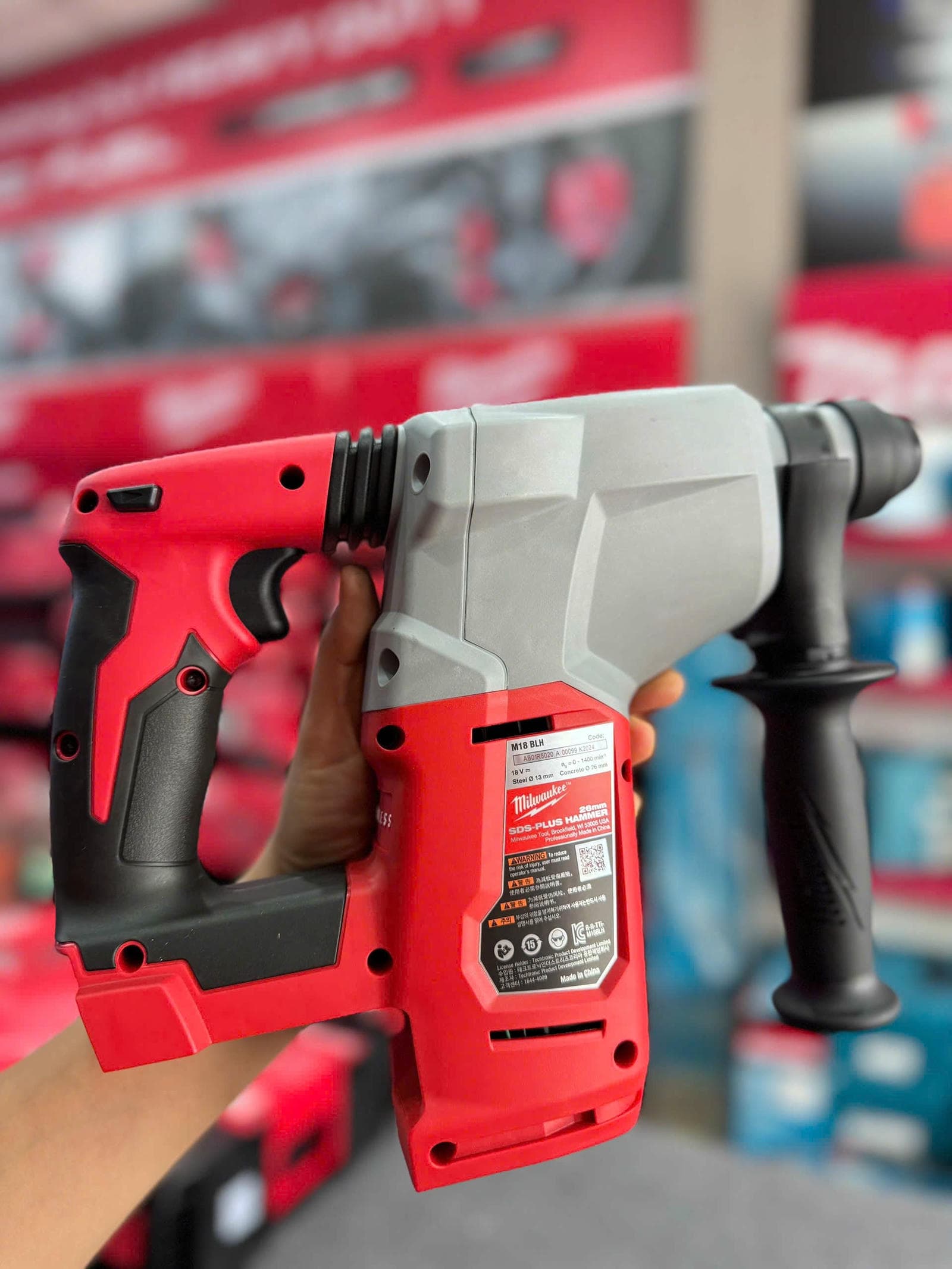 Máy khoan bê tông dùng pin 18V Milwaukee M18 BLH