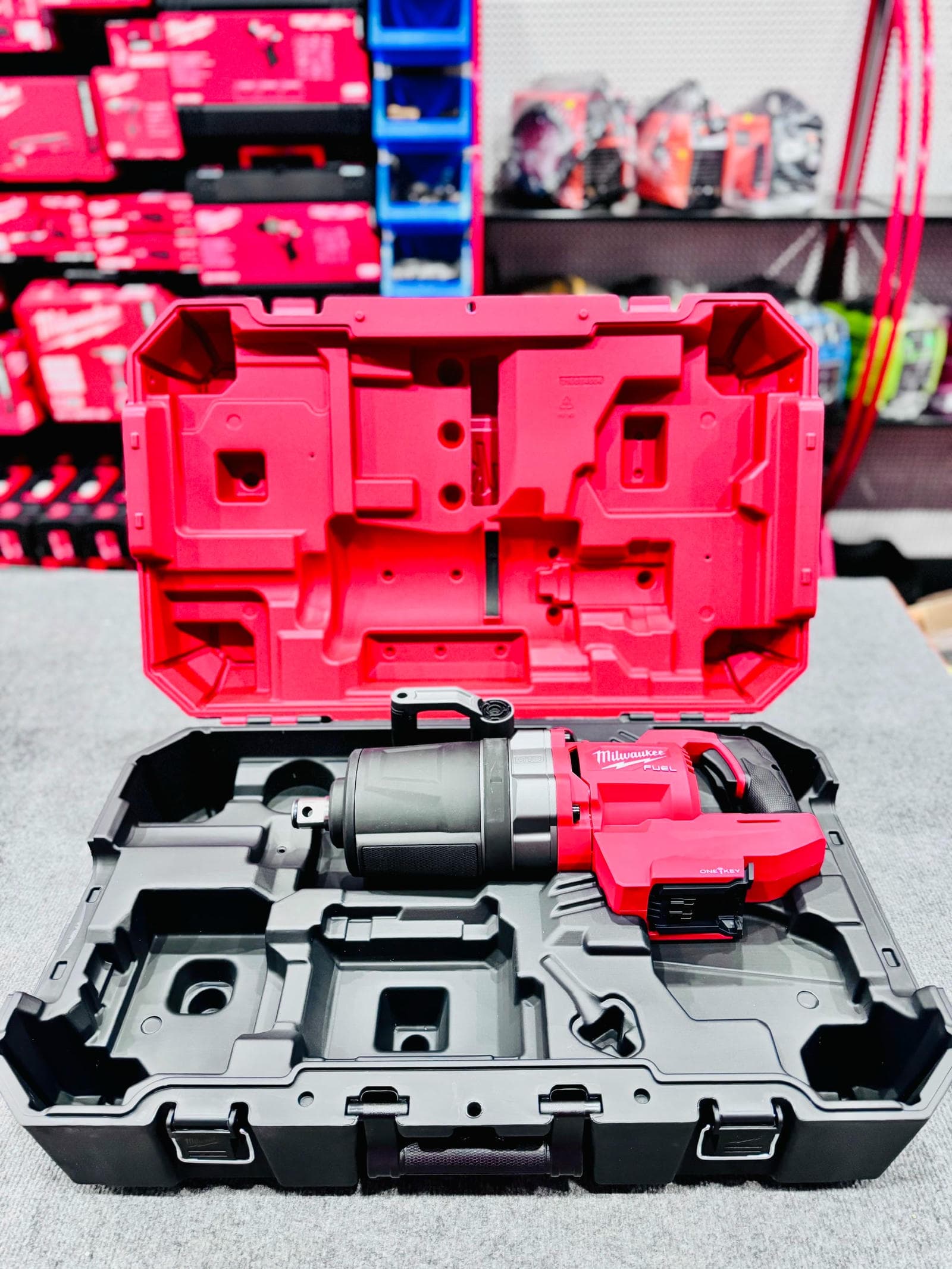 Máy siết bu lông dùng pin 18V Milwaukee M18 ONEFHIWF1DS-0