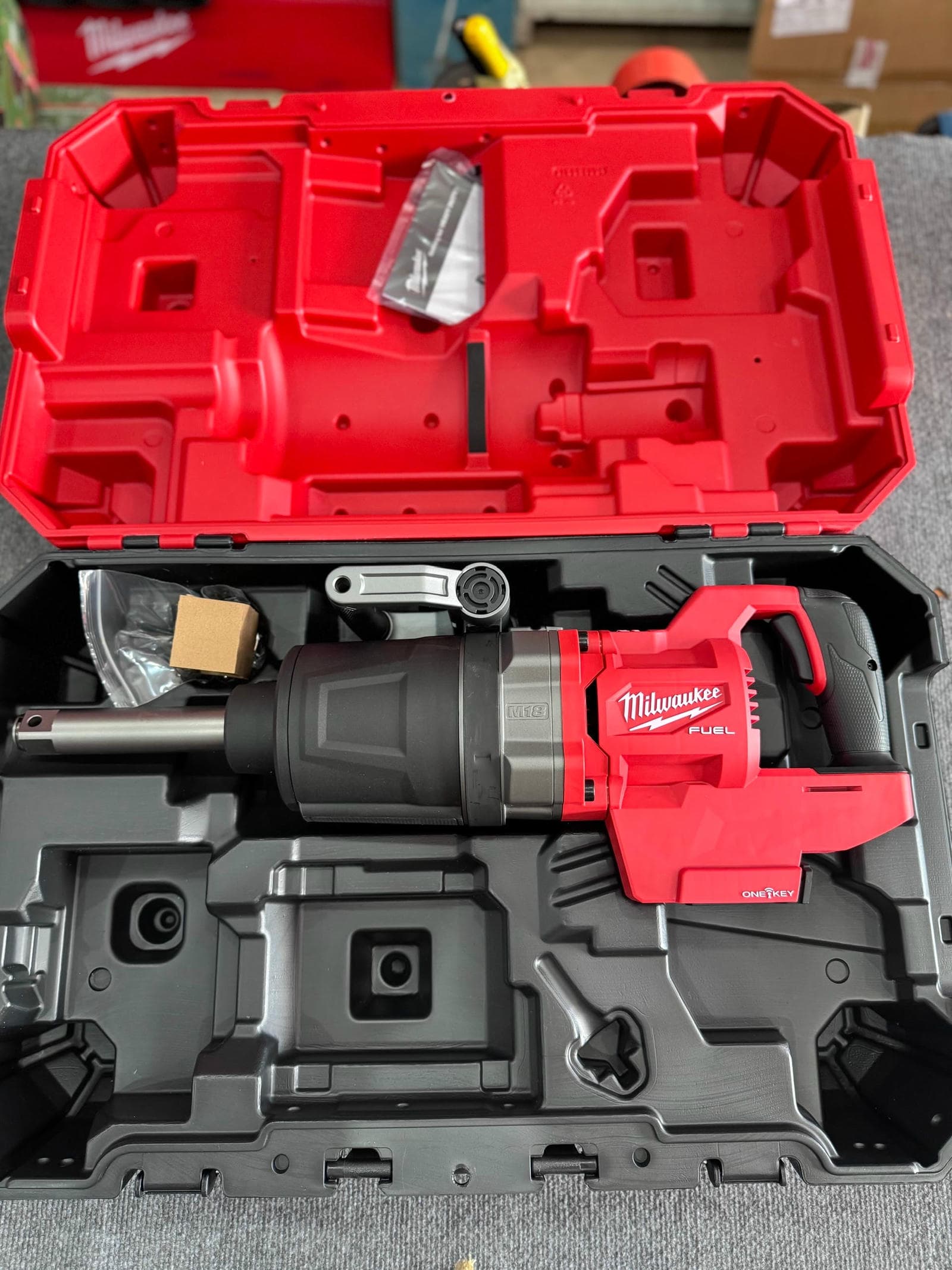 Máy siết bu lông dùng pin 18V Milwaukee M18 ONEFHIWF1D-0C0