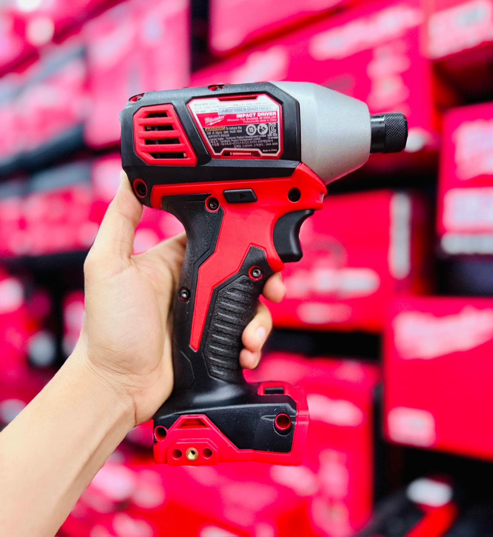 MÁY BẮT VÍT M18 BID