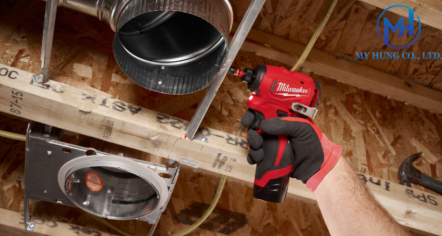 Ứng dụng máy vặn vít Milwaukee M12 BLIDRC-0 trong thi công nội thất và cơ điện